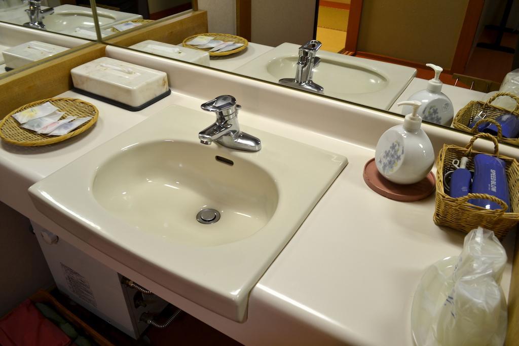 Akita Onsen Plaza Hotel Стая снимка